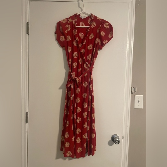 Madewell Ruffle-Edge Midi Wrap Dress in Daisy Daydream - Picture 3 of 9